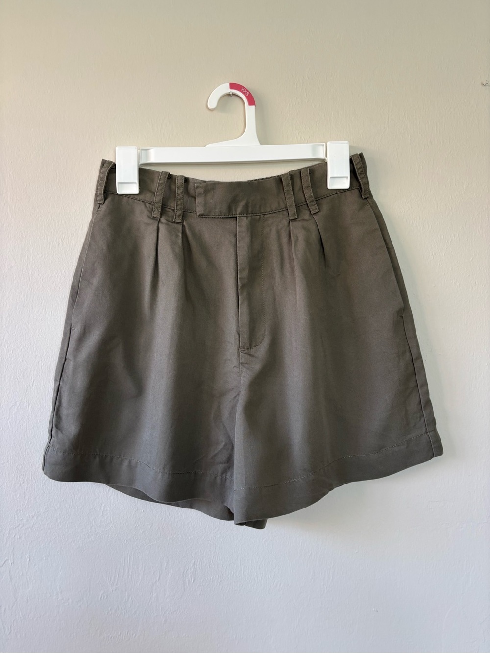 Abercrombie & Fitch Women’s Dress Shorts Size Small Olive Green Pleated Pockets
